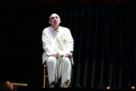 Ode to Napoleon Bonaparte, Opera by Arnold Schonberg and Opera Garnier, April 2008. Recitant: Dale Duesing; violins: Frederic Laroque and Vanessa Jean; Viola: Laurent Verney; Cello: Martine Bailly and Christine Lagniel on piano. Photography