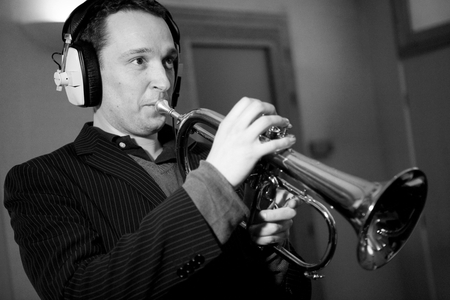 Acoustic recording of “Heads or Tails” with Alex Tassel on the trumpet, Guillaume Naturel on the flute and saxophone, Daniel Romeo on the bass, Christian Brun on the guitar and Laurent de Wilde on the piano. Photography 2009