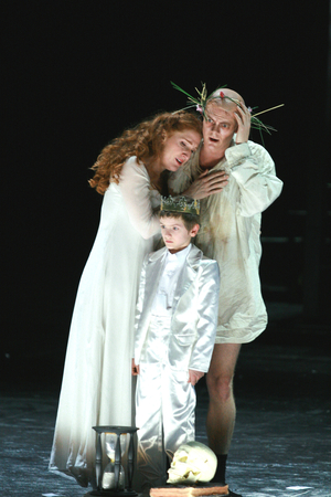 Laura Claycomb (Anne Trulove) and Toby Spence (Tom Rakewell). General repetition of “The Rake's Progress””, opera by Igor Stravinsky at Opera Gernier, Frevrier 2008. Orchestre et choreurs de l'Opera de Paris directed by Edward Gardner and directed by Olivier Py. Photography