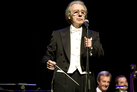 Lalo Schiffrin, conductor. National Orchestra of Ile de France. Grande Halle de La Villette in Paris. Photography festival jazz a la villette 2008