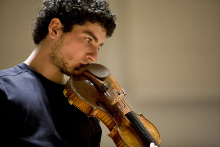 Russian National Orchestra conducted by Pletnev Mikhail. Sergey Khachatryan on the violin. Salle Pleyel, Paris. Photography 2009 (24/01/09).