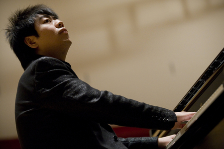 Gewandhausorchester Leipzig directed by Riccardo Chailly. Lang Lang on the piano. Salle Pleyel, Paris. Photography 2009 (12/02/09).