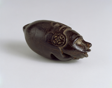 Container carved with head and arms (coconut & pearl shell)