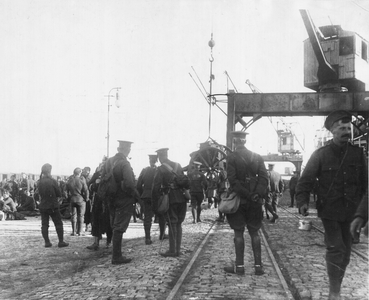 British Front, Belgium, 1914 : Scots Guards landing at Zeebrugge. 07/10/1914