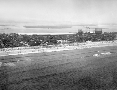 New York, New York: c. 1927
An aerial view of a crowded Rockaway Beach in Queens on Long Island.
