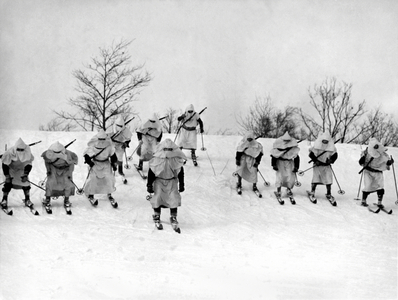 Pine Camp, New York: January, 1940.
Taking winter warfare lessons from the Finns, men of the 28th Infantry ski down a slope during winter maneuvers.