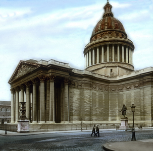 Europe, France, pilgrim, pilgrimage, religion, history, historical, 1910s, 1920s, 20th century, archive, Carl Simon, exquisit collection : building, architecture, classicism, antique, Roman, Greek, style, dome, column, people, street, hand coloured glass slide