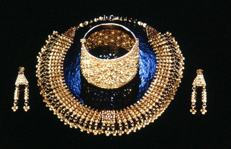Yemeni Necklace, bracelet and earrings (gold)