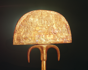 Ostrich-feather fan, from the Tomb of Tutankhamun, New Kingdom (wood covered with sheet gold) (reverse of 324497)