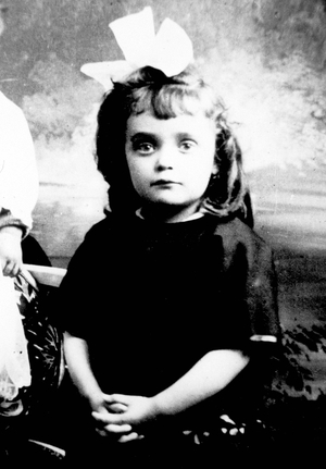 Edith Piaf at 5 (photo)