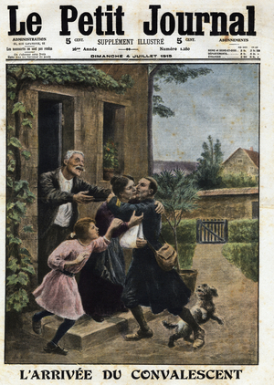 First World War 1914-1918 : Arrival of a convalescent soldier who joins his family at home, on 4/07/1915.