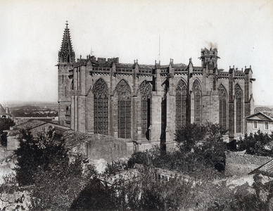 Medieval architecture: exterior view of the apse and transept of the church (then basilica) Saint Nazaire (Saint Nazaire). Cite de Carcassonne, Aude (11), Languedoc Roussillon (Languedoc-Roussillon). Restoration by the architect Eugene Viollet le Duc (Viollet-le-Duc, 1814-1879). Photography around 1910.