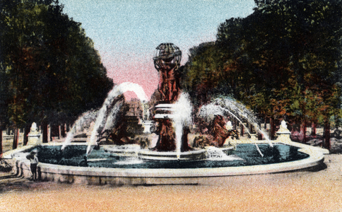Paris: view of the fountain of the four parts of the world (four parts of the world), or fountain of the observatory or the Carpeaux fountain on the Place Camille Jullian, Jardin du Luxembourg, built between 1867 and 1874 by architect Gabriel Davioud (1824-1881) with Jean Baptiste (Jean-Baptiste) Carpeaux (1827-1875) and Emmanuel Fremiet (1824-1910). Photograph of 1920 in “” Artistic Album”” of the city of Paris. Private collection.