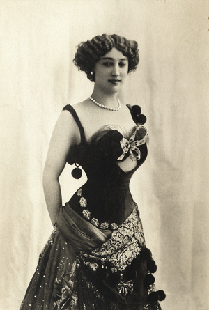 Portrait of Caroline Otero Postcard sd debut 20th century (photo)