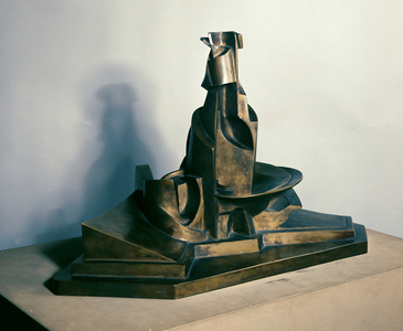 Development of a Bottle in Space, 1912 (bronze)