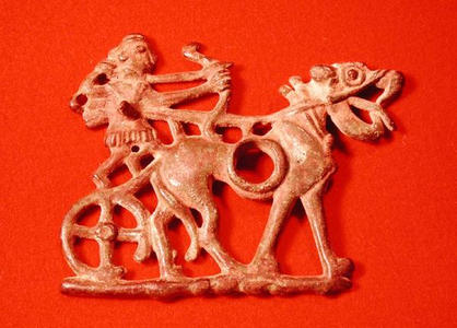 Horse bit depicting a hunter on his chariot, firing his bow, c.1200-700 BC (bronze)