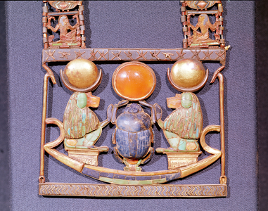Necklace of the Rising Sun, from the tomb of Tutankhamun (c.1370-52 BC) New Kingdom (gold inlaid with semi-precious stones) (detail of 153788)