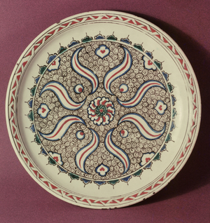 Plate decorated with a flame pattern, Iznik, from Turkey (ceramic)
