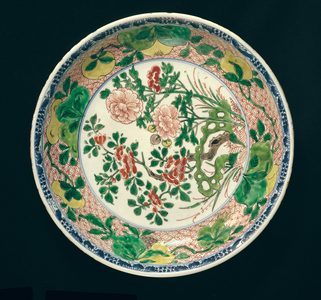 Dish with famille verte decoration, Kangxi Period, 1662-1722 (ceramic)