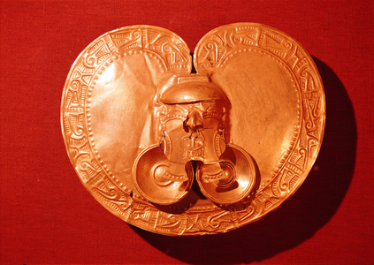 Pectoral with a human face, from Campohermosa, Tolima, early Calima style, 6th-5th century BC (gold)