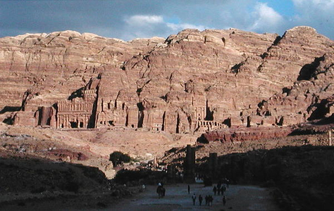 View of the carved facades (photo)