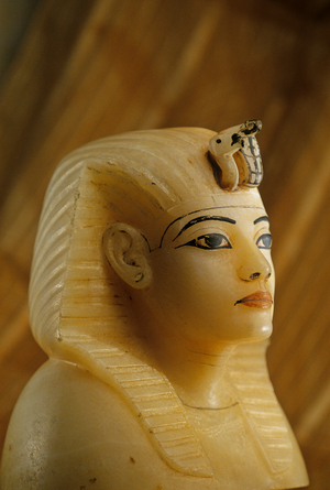 Canopic stopper of alabaster from Tutankhamun tomb in form of a women's portrait, 2009 (photo)