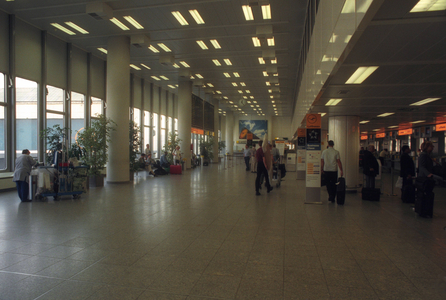 Departure area with business class check in Lufthansa at Düsseldorf airport..., 1999 (photo)