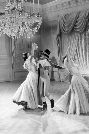 Sister duo Hedi and Margot Hoepfner, Germany 1930s (b/w photo)