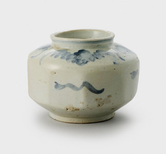 Octagonal jar, 19th century (Porcelain with blue glaze)