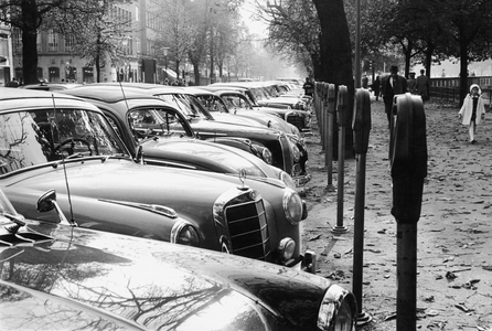 Mercedes cars, the local Volkswagen of the Rhineland, parked along Koenigsallee, Duesseldorf, Germany, 1961 (photo)