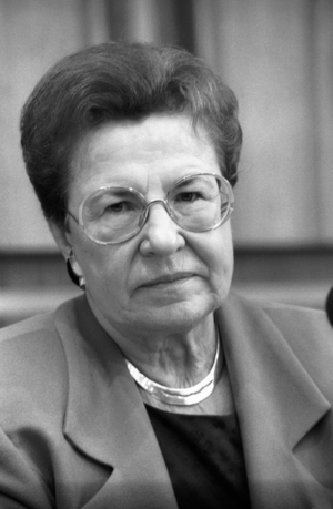 Family Minister Ursula Lehr (Germany CDU) during a press conference in Bonn..., 1989 (photo)