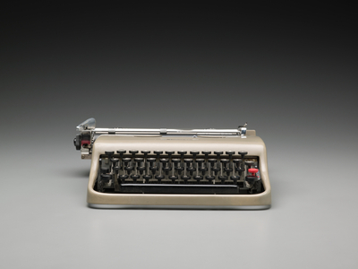 Olivetti Lettera 22 typewriter (metal) 