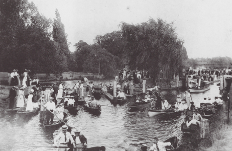 Molesey Lock (b/w photo)