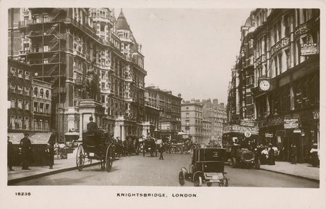 Knightsbridge, London (photo)