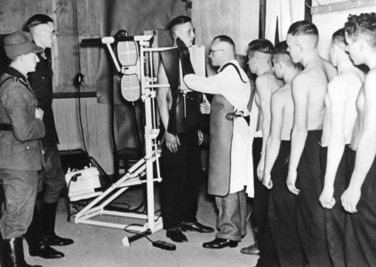X-ray examination of men enlisted in the Reichsarbeitsdienst (Reich Labour Service), 1937