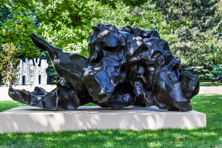 Reclining figure (bronze)