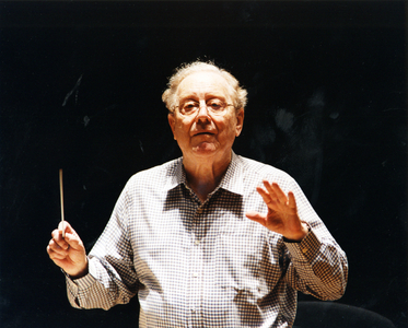 Charles Mackerras conducting with