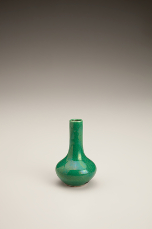 Squat green vase, 1700s (porcelain with overglaze enamel)