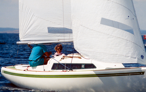 Hankø, July 2, 1989. Crown Princess Sonja in a sailboat outside Hankø …, 1989 (photo)