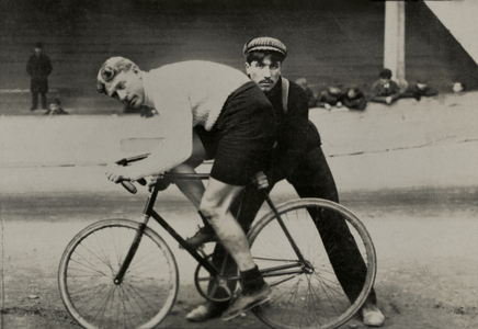Portrait of American cyclist Bobby Walthour ( 1878 , 1949 ) (photograph)