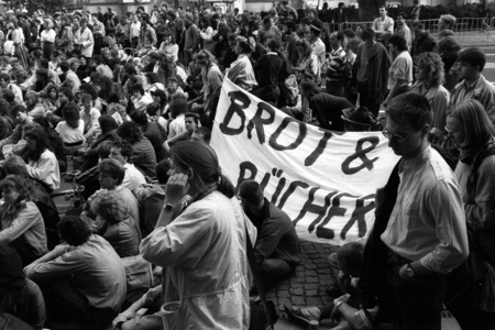 Student demonstration for higher scholarships in East Berlin,..., 1990 (photo)