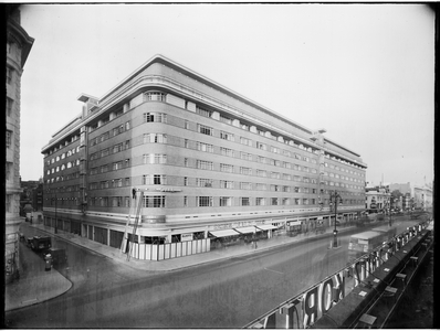 An elevated view looking across Oxford Street towards the Mount Royal Hotel, 1950-1960 (b/w photo)
