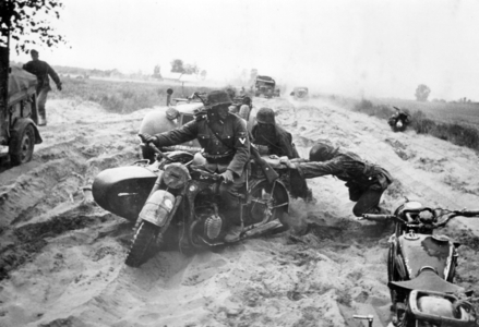 II. WK - Eastern front - motorcyclist, 1941 (photo)