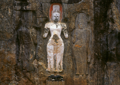 Sri Lanka: 1000 year old carved stone figures representing the Avalokitesvara (centre) and his consort Tara (right), and their son Prince Sudana, Buduruvagala (photo)