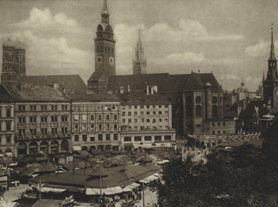 Munchen / Munich: Viktualienmarkt (b/w photo)