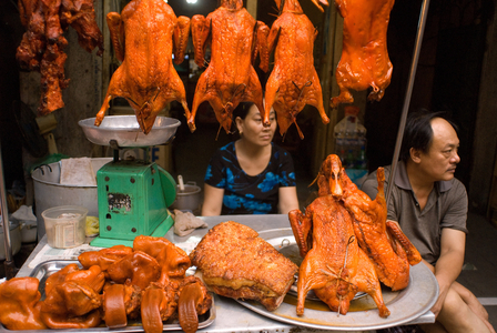 Roast duck for sale in the market in Hanoi, Vietnam (photo)