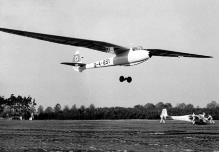 II. WK, HJ Gliding School 1940 (photo)