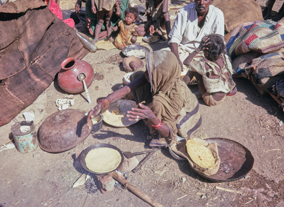 Street food, India, 1972 (photo)