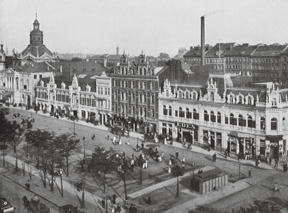 Hamburg: Spielbudenplatz (b/w photo)