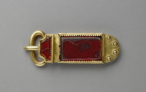 Buckle (garnet & gold)